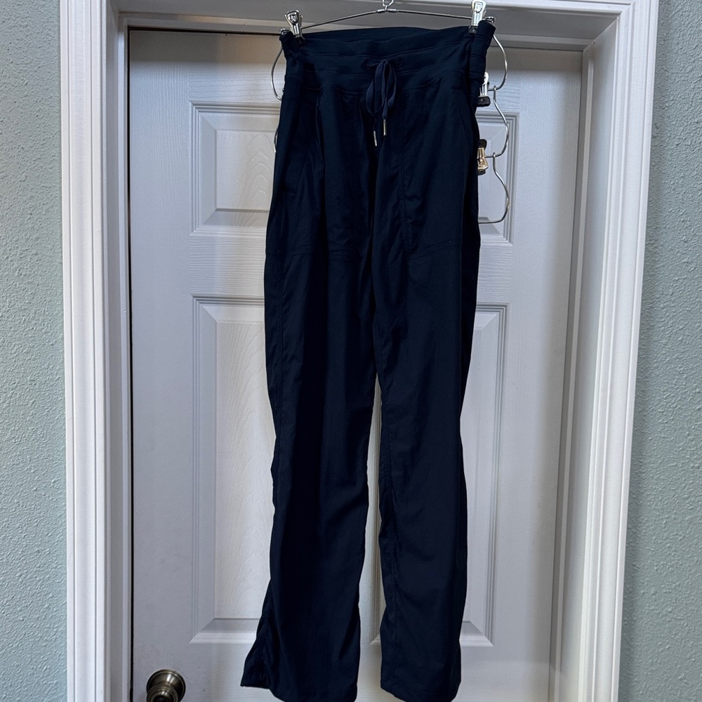 Lululemon mid rise dance studio pant NAVY SIZE 6